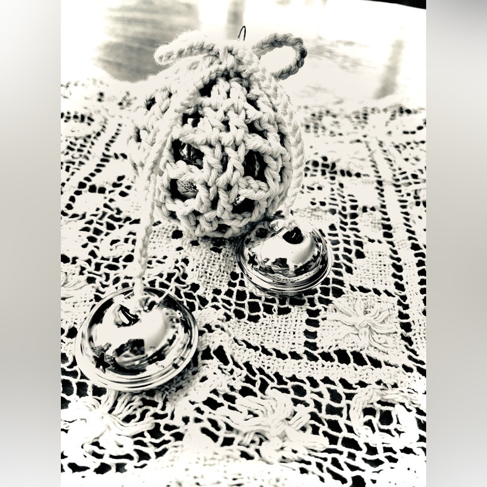 CROCHETED FARMHOUSE CHRISTMAS ORNAMENT - Picture 5 of 12